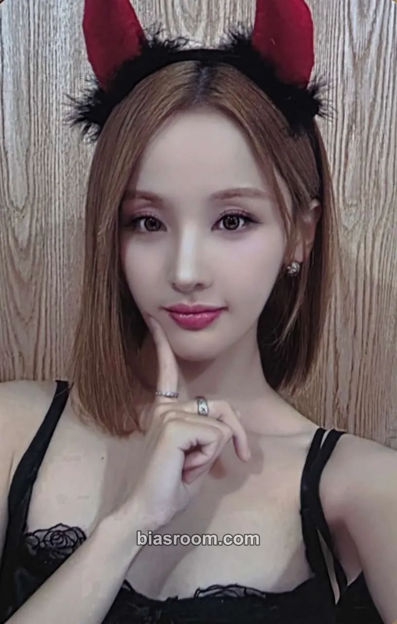 Belle Who Is She Photocard - KISS OF LIFE - KISS OF LIFE K-pop photocard