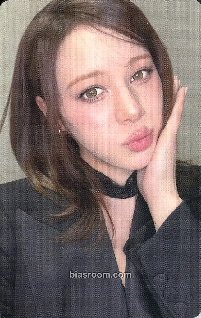 Nina Portfolio Photocard - NiziU - NiziU K-pop photocard