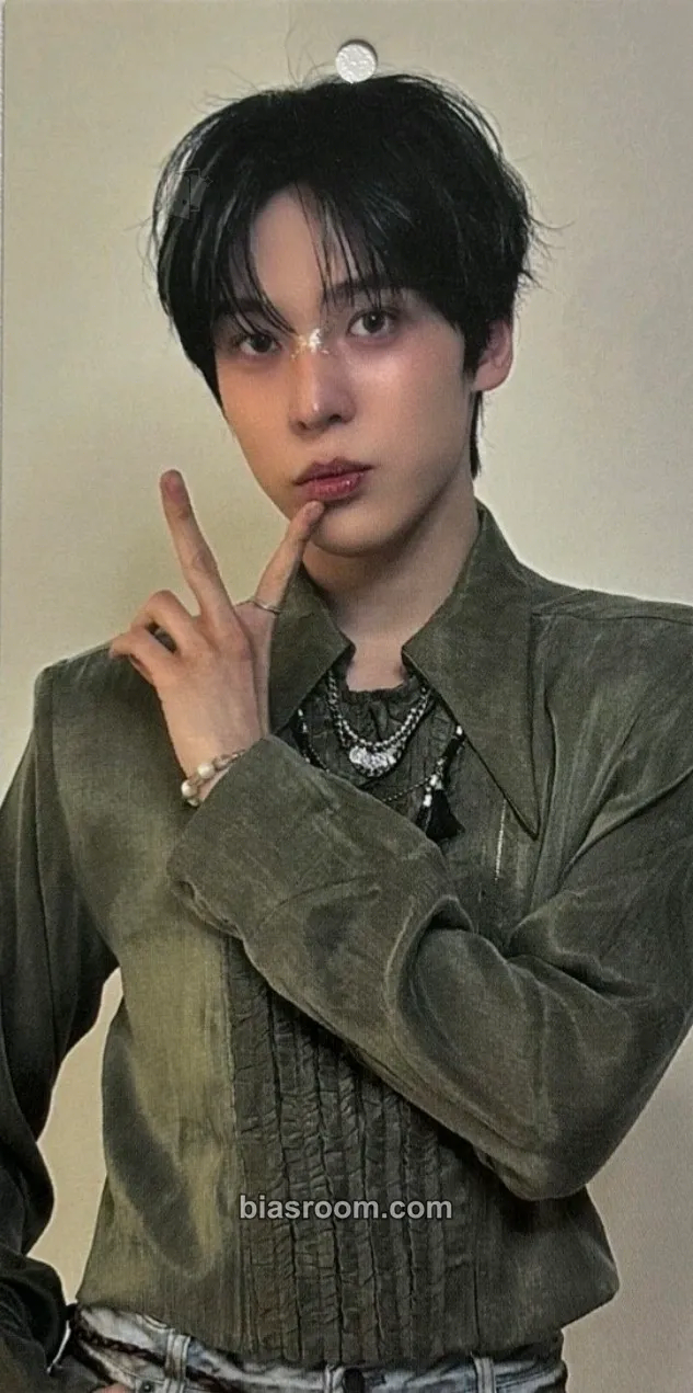 Yunho GOLDEN HOUR : Part.5 Photocard - ATEEZ - ATEEZ K-pop photocard