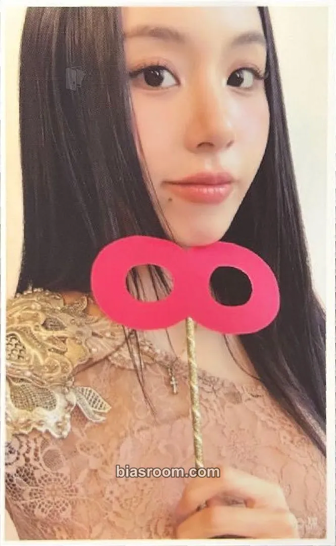Chaeyoung ONCE JAPAN 8th ANNIVERSARY POPUP Photocard - TWICE - TWICE K-pop photocard