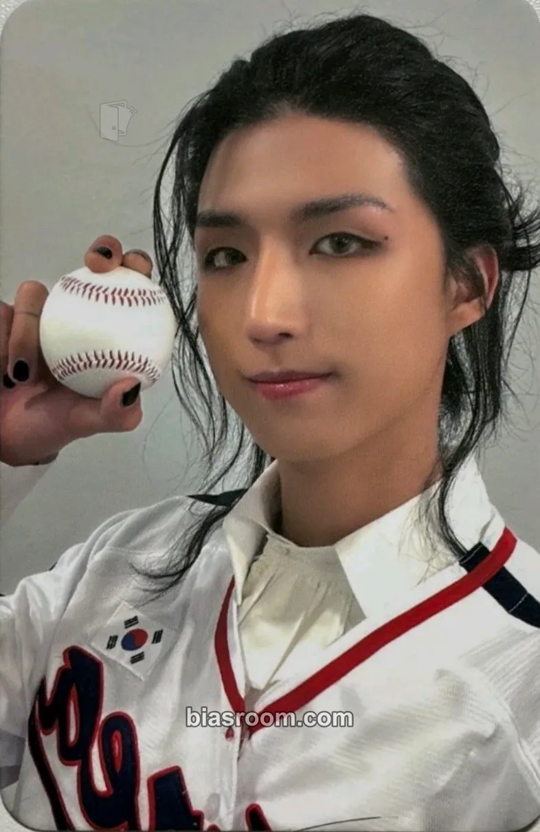Jun Han DEAD AND Photocard - Xdinary Heroes - Xdinary Heroes K-pop photocard