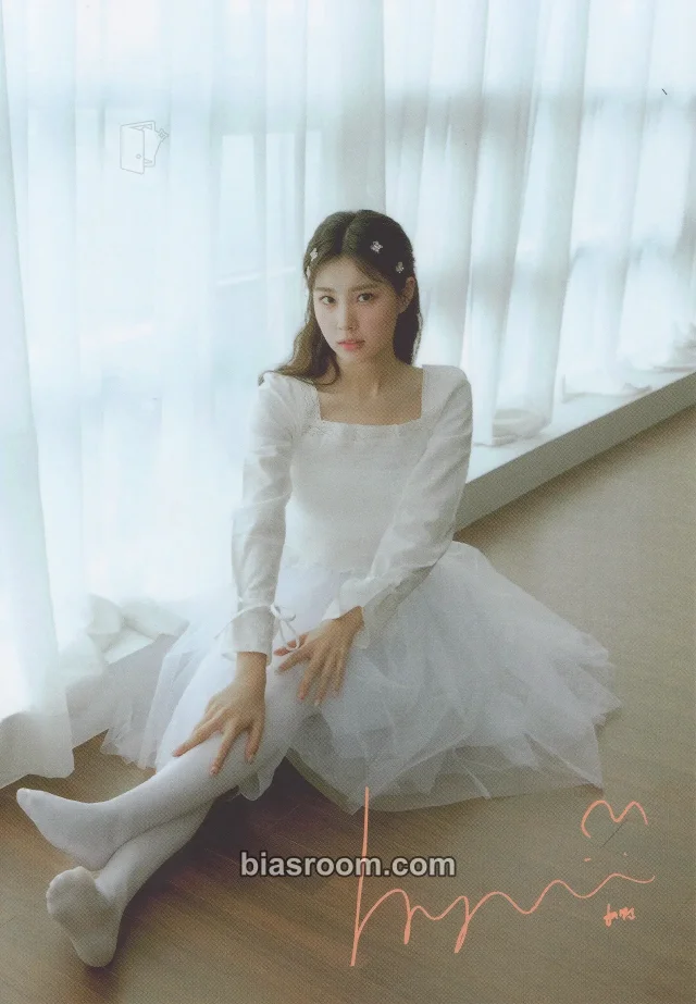 IZ*ONE - Hyewon - DICON VOLUME 12 “SHALL WE DANCE?” Other postcard set member version