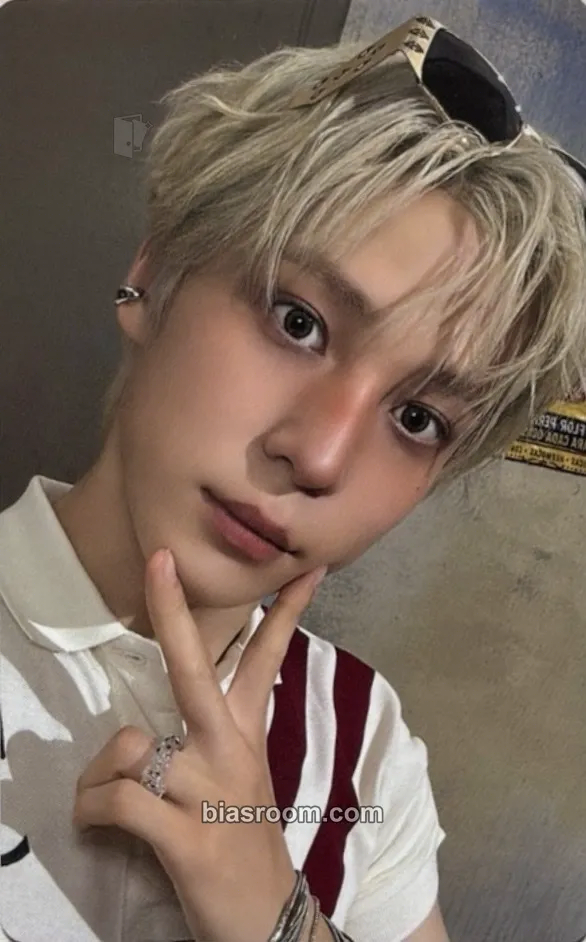 Yunho GOLDEN HOUR : Part.5 Photocard - ATEEZ - ATEEZ K-pop photocard