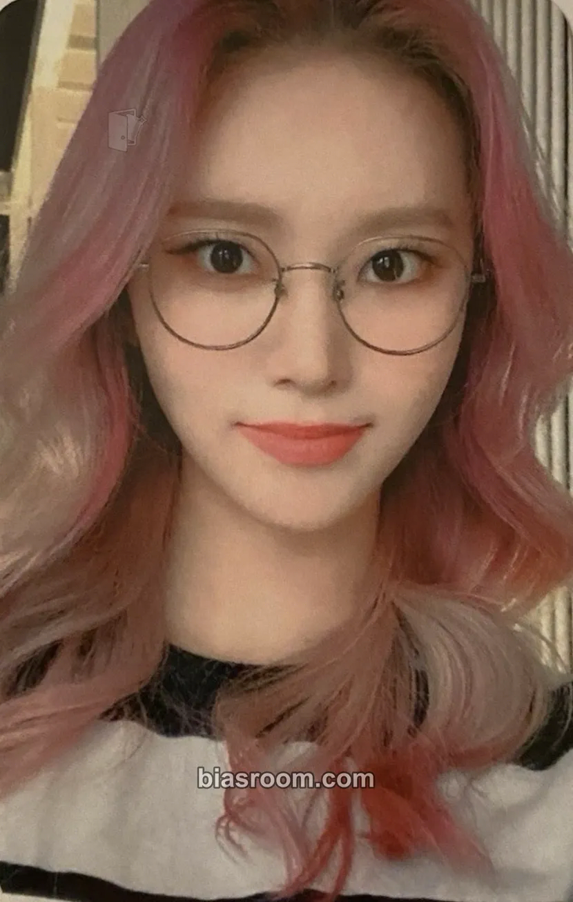 Monday Play Game : Holiday Photocard - Weeekly - Weeekly K-pop photocard