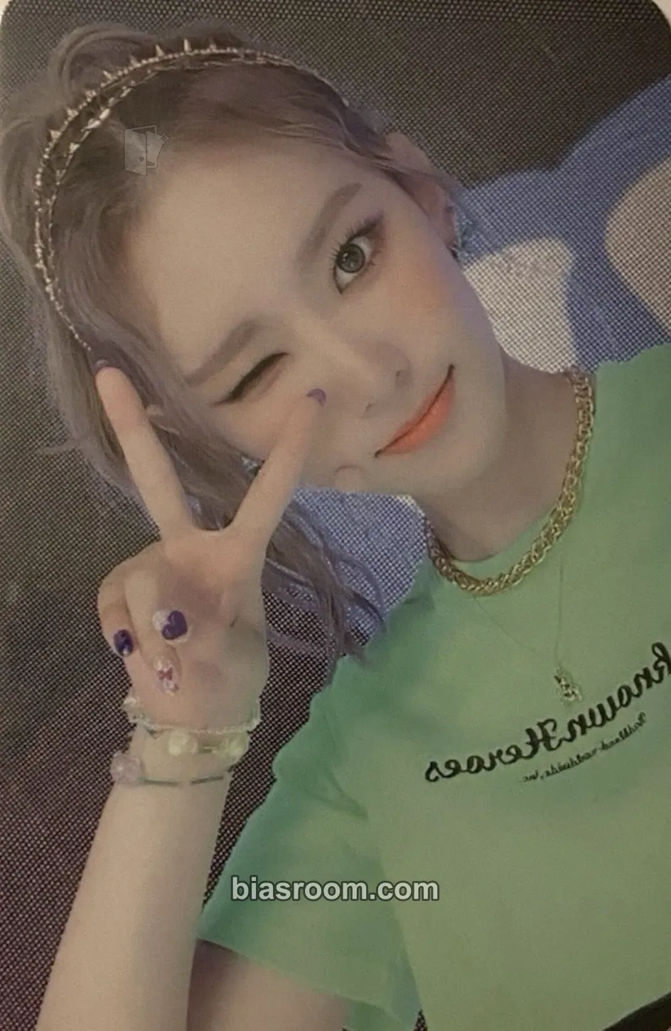 Monday Play Game : Holiday Photocard - Weeekly - Weeekly K-pop photocard