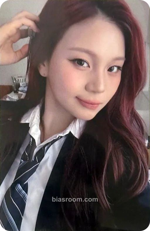 Umji Vivid Girls 2026 Season's Greeting Photocard - VIVIZ - VIVIZ K-pop photocard
