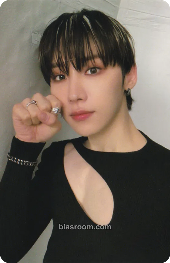 Woong THE FUTURE IS OURS : LOST Photocard - AB6IX - AB6IX K-pop photocard