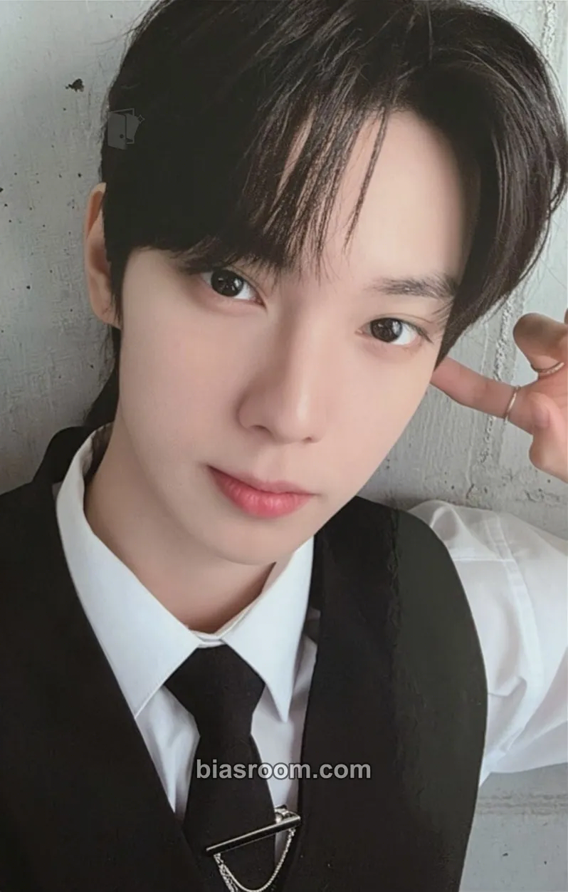 Chuei Li Yu 2026 Chuei Li Yu Encore Fan Meeting ‘Drawing Yu: Exhibition’ Photocard - FLARE U - FLARE U K-pop photocard