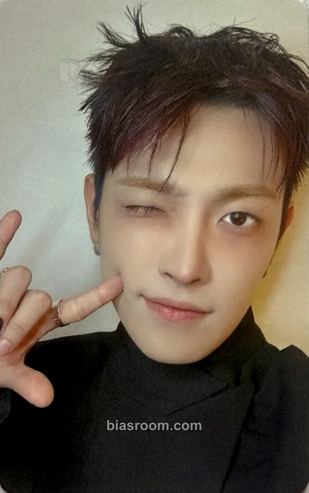 Hongjoong GOLDEN HOUR : Part.5 Photocard - ATEEZ - ATEEZ K-pop photocard