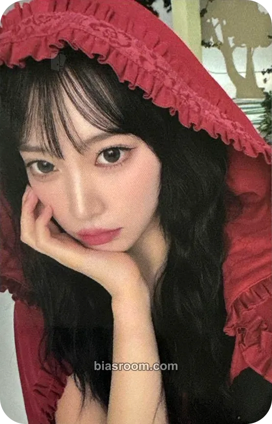 Zoa 2025 Season's Greetings: Weeekly Fantasy Photocard - Weeekly - Weeekly K-pop photocard