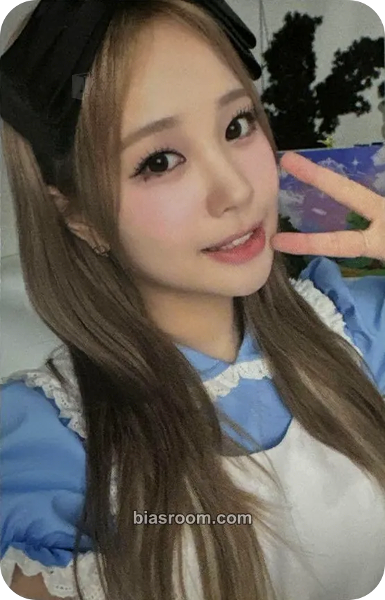Jihan 2025 Season's Greetings: Weeekly Fantasy Photocard - Weeekly - Weeekly K-pop photocard