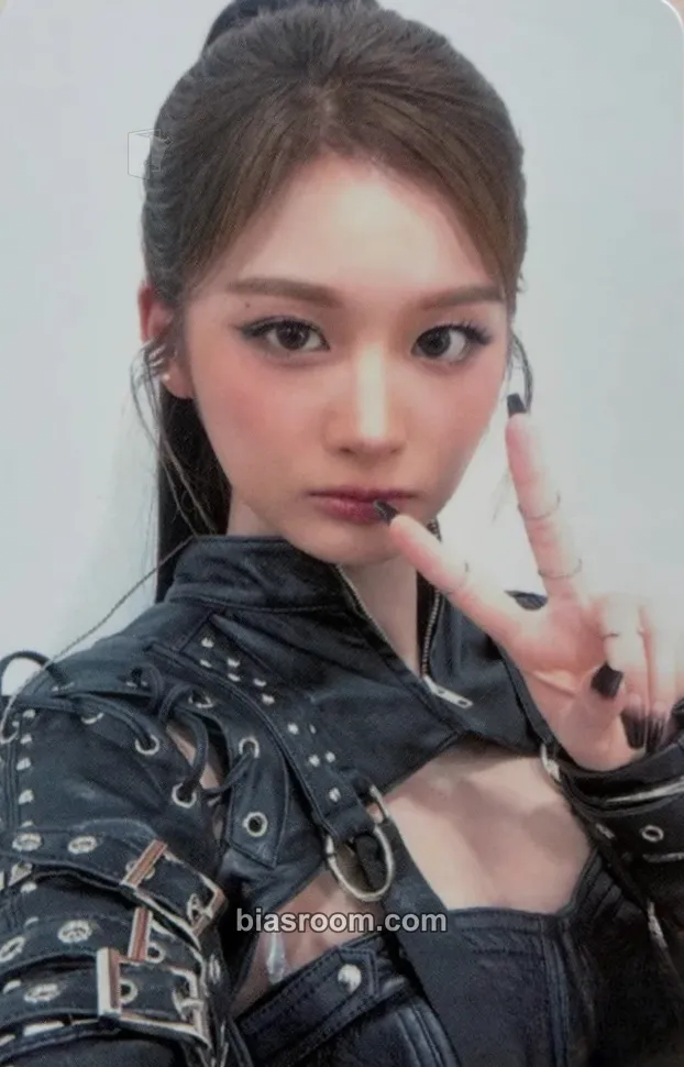 Sullyoon Blue Valentine Photocard - NMIXX - NMIXX K-pop photocard