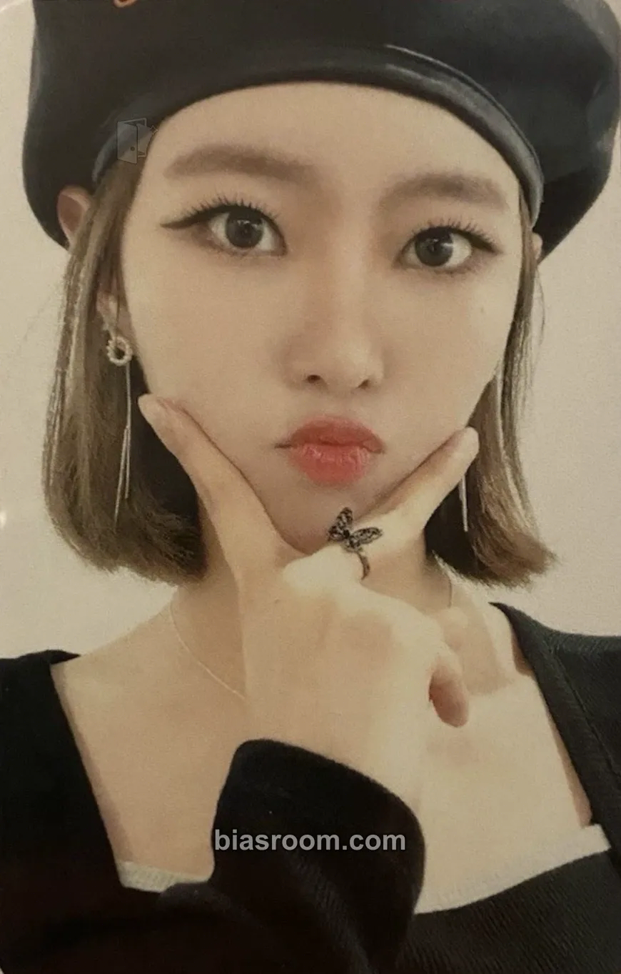Monday Play Game : Awake Photocard - Weeekly - Weeekly K-pop photocard