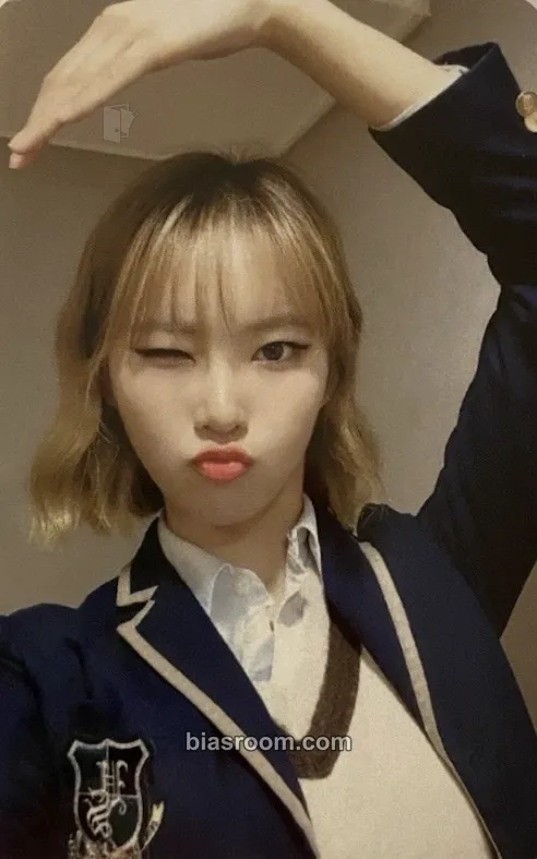 Monday Play Game : Awake Photocard - Weeekly - Weeekly K-pop photocard