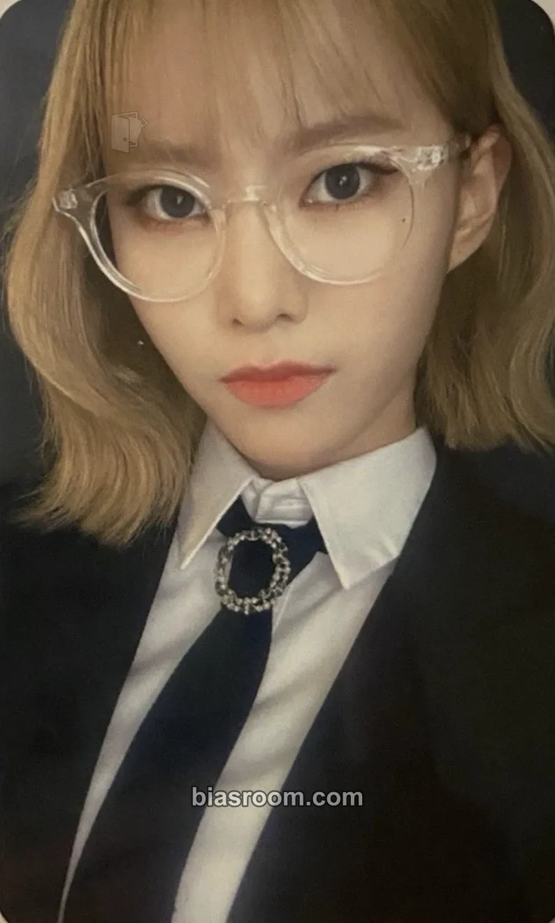 Monday Play Game : Awake Photocard - Weeekly - Weeekly K-pop photocard