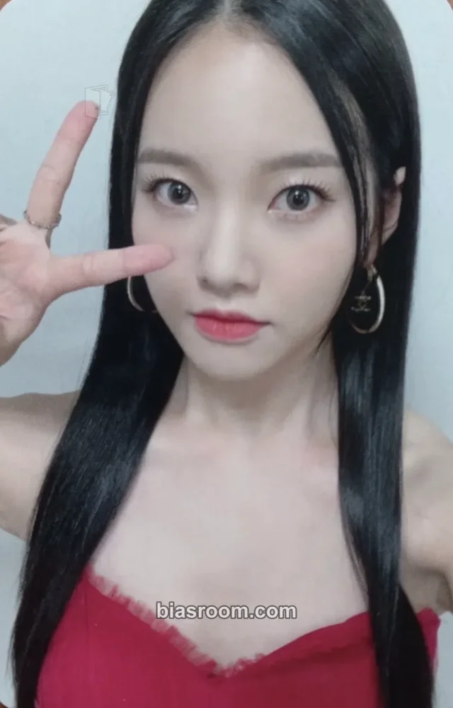 Weeekly - Soojin - Queendom Puzzle Pop-up Store Event trading card