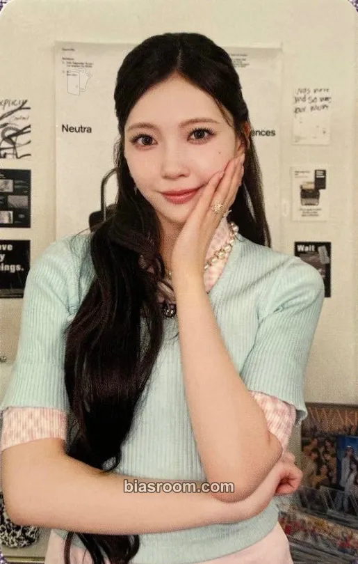Mayuka Portfolio Photocard - NiziU - NiziU K-pop photocard