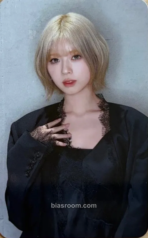 Riku Portfolio Photocard - NiziU - NiziU K-pop photocard