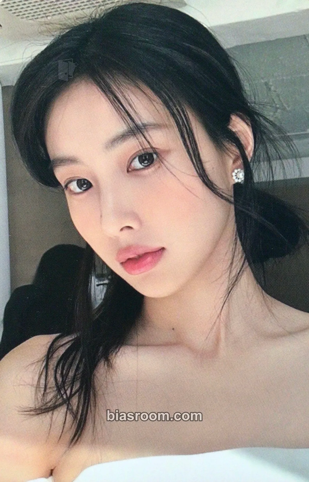 Hyewon 2023 Season’s Greetings - Fleur Photocard - Kang Hyewon - Kang Hyewon K-pop photocard