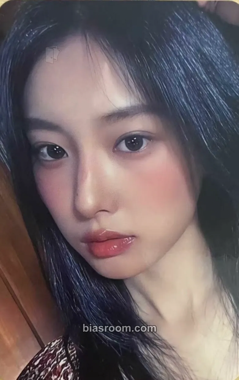 Hyewon 2024 Season’s Greetings - Hyems’ Candy: Warm and Cozy Photocard - Kang Hyewon - Kang Hyewon K-pop photocard