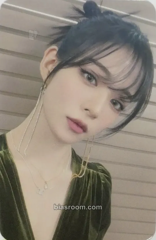 Chaeyoung Midnight Guest Photocard - fromis_9 - fromis_9 K-pop photocard