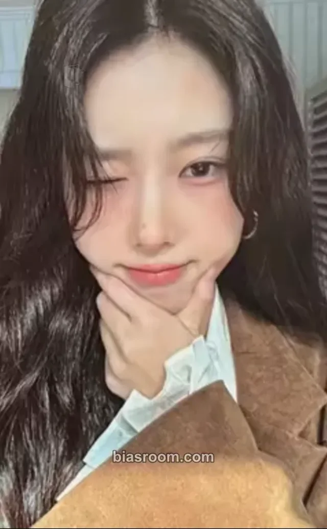 Kang Hyewon - Hyewon - 2025 Season’s Greetings - Quatre Saisons Other photocard set season's greetings