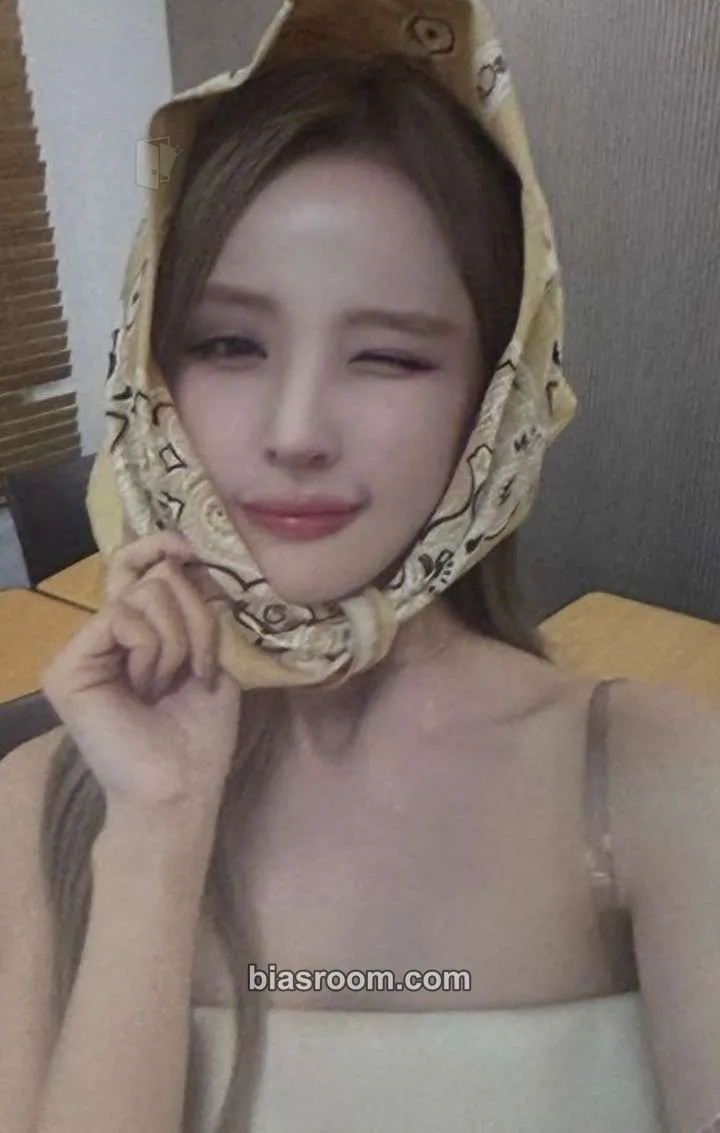 Belle Who Is She Photocard - KISS OF LIFE - KISS OF LIFE K-pop photocard