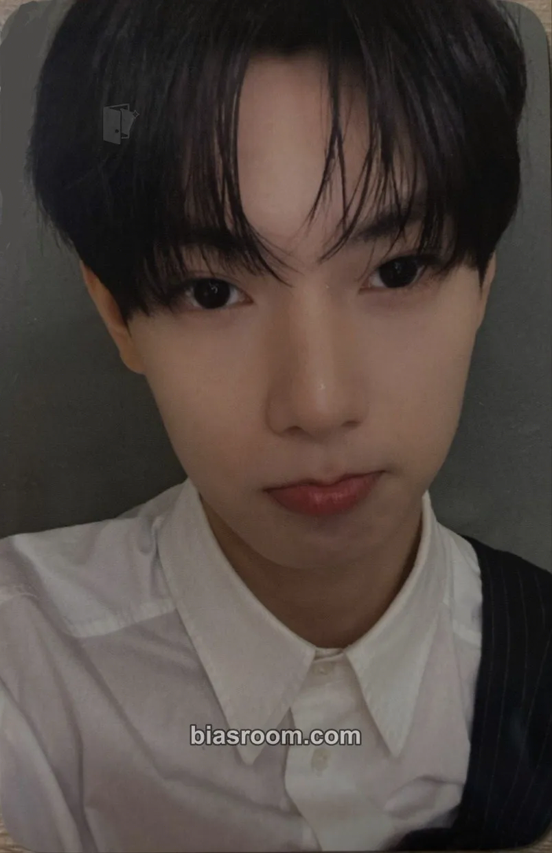 Chuei Li Yu 2026 Chuei Li Yu Encore Fan Meeting ‘Drawing Yu: Exhibition’ Photocard - FLARE U - FLARE U K-pop photocard