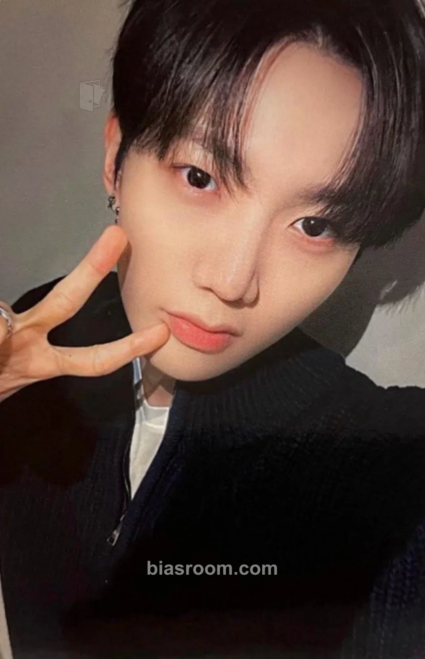 Hyunbin VCF Photocard - ALL(H)OURS - ALL(H)OURS K-pop photocard
