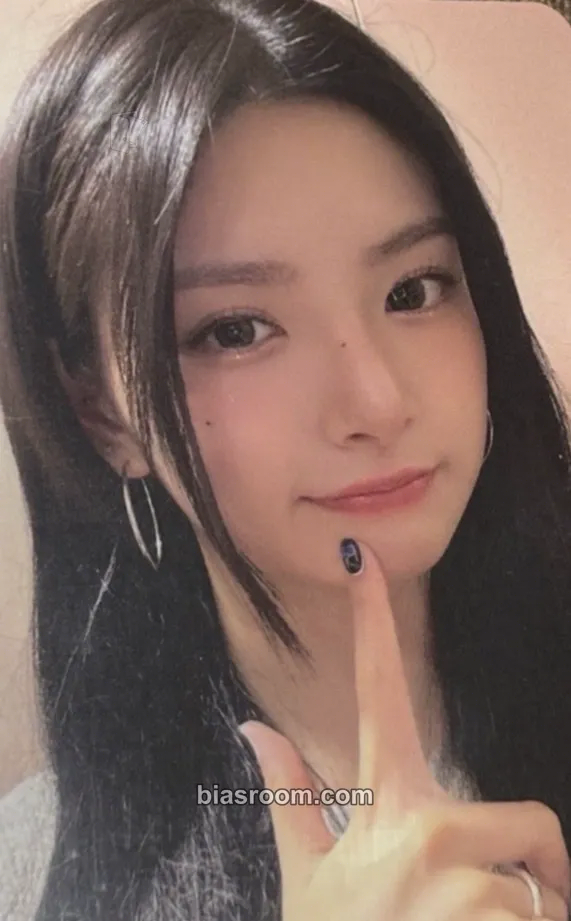 Yiren ZOMBIE Photocard - EVERGLOW - EVERGLOW K-pop photocard
