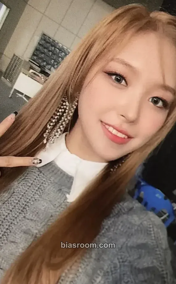 Yujeong Into The Light Photocard - LIGHTSUM - LIGHTSUM K-pop photocard
