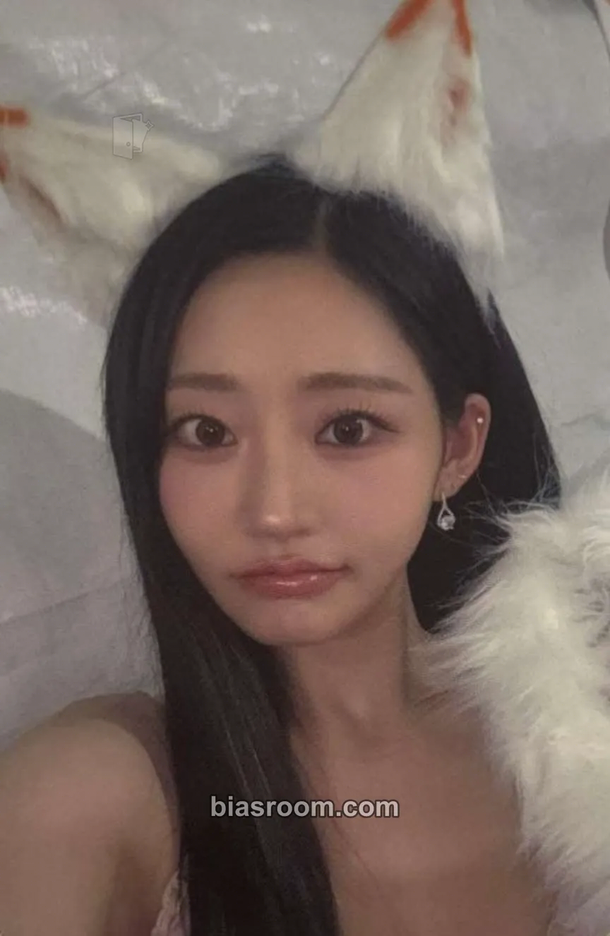 Julie Who Is She Photocard - KISS OF LIFE - KISS OF LIFE K-pop photocard