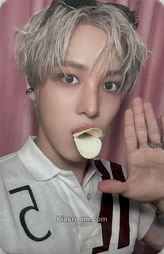 Yunho GOLDEN HOUR : Part.5 Photocard - ATEEZ - ATEEZ K-pop photocard