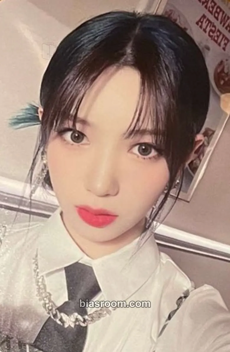 Suyun W GROUND pop-up store Photocard - Rocket Punch - Rocket Punch K-pop photocard