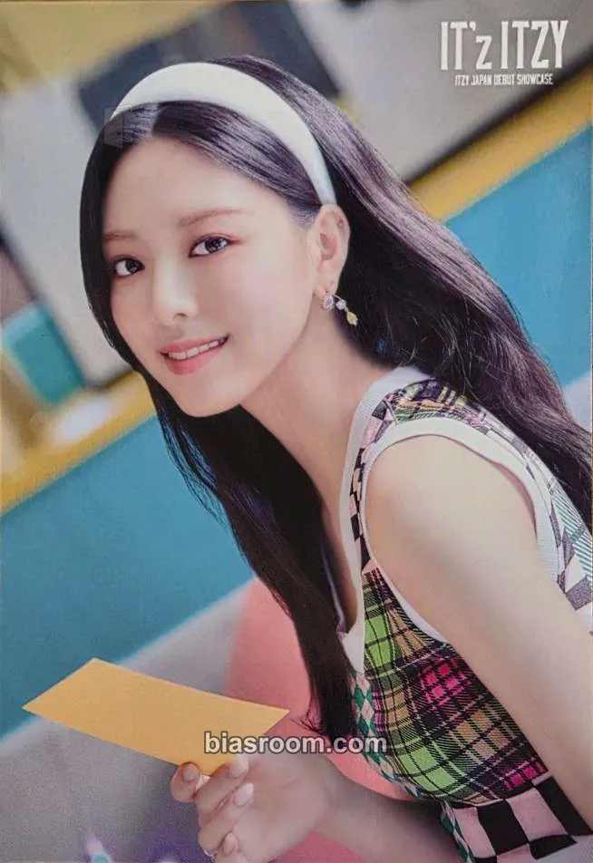 Yuna IT’z ITZY Photocard - ITZY - ITZY K-pop photocard