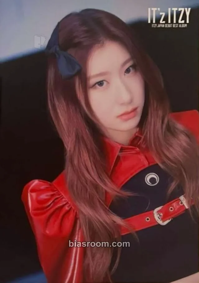 ITZY - Chaeryeong - IT’z ITZY Album merch photocard japan non-standard size trading card
