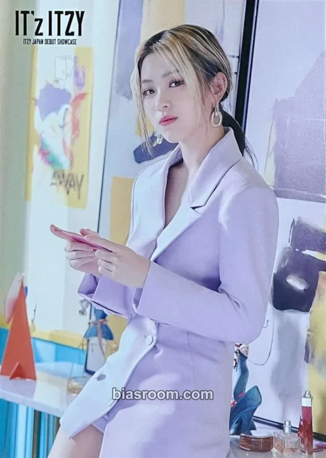 ITZY - Ryujin - IT’z ITZY Album trading card merch photocard non-standard size japan