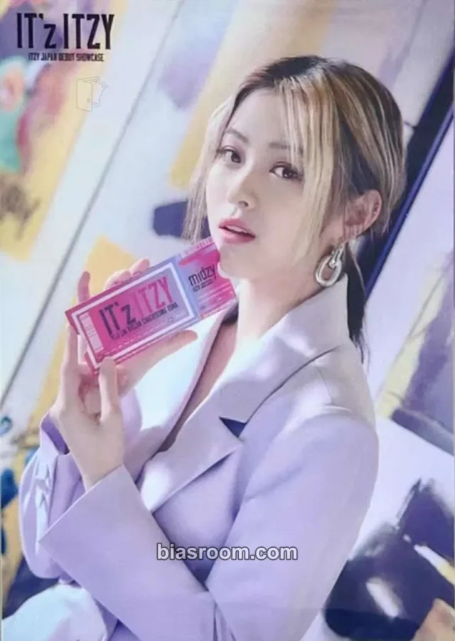 ITZY - Ryujin - IT’z ITZY Album merch photocard japan non-standard size trading card