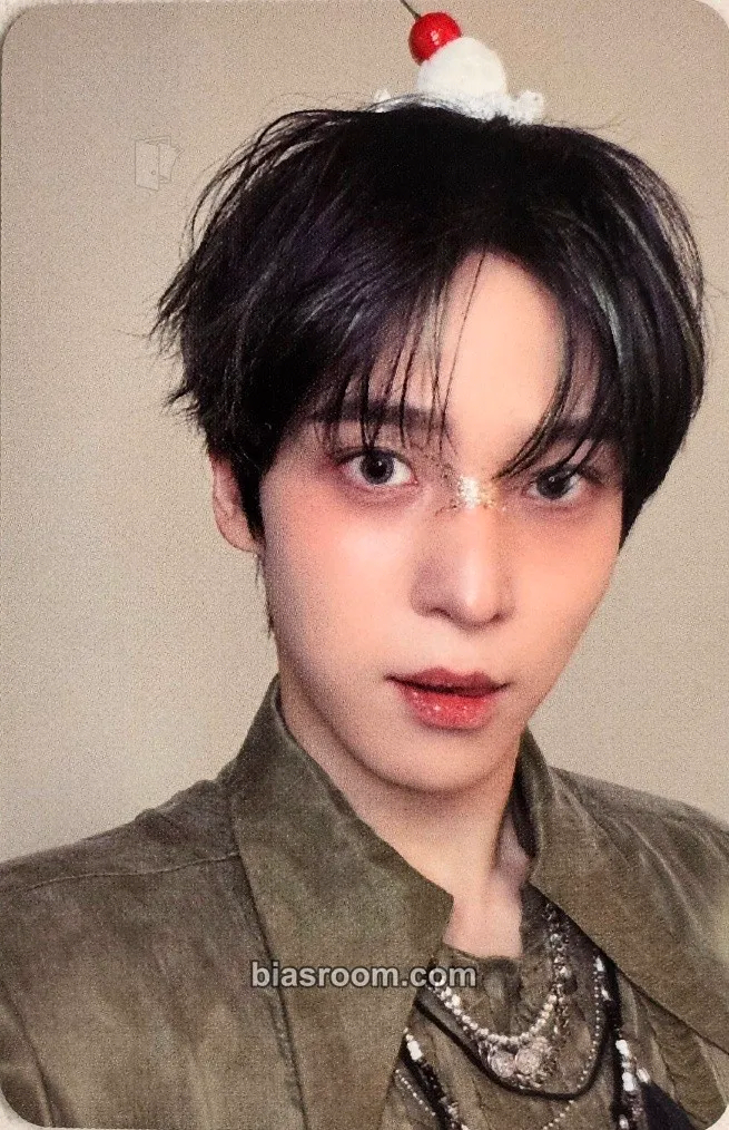 Yunho GOLDEN HOUR : Part.5 Photocard - ATEEZ - ATEEZ K-pop photocard