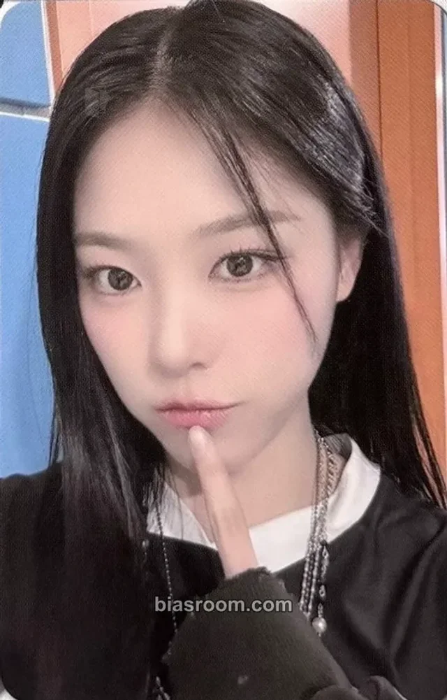 Latency - HyunJin - LATE O’ CLOCK Album 1st music video call (fancall) round 4