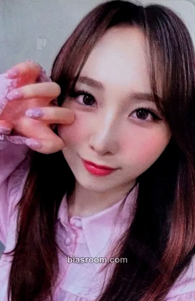 Juri Yellow punch Photocard - Rocket Punch - Rocket Punch K-pop photocard