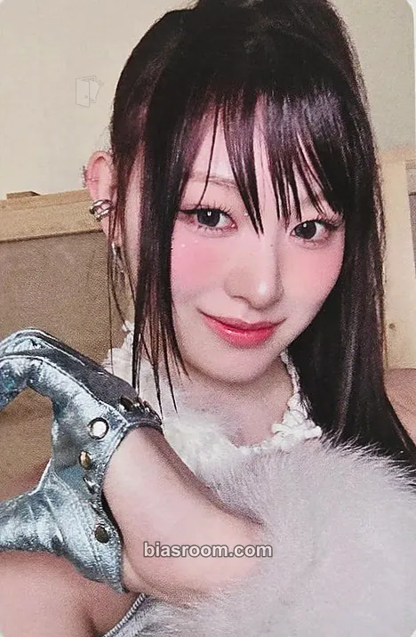 Minami Glow Up Photocard - RESCENE - RESCENE K-pop photocard