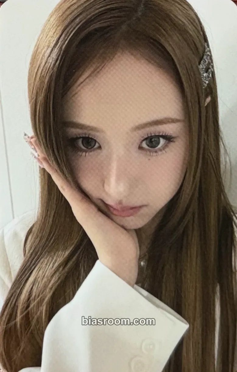 Liuyin Heart Byte : LEGACY Photocard - HEART OF WOMAN - HEART OF WOMAN K-pop photocard