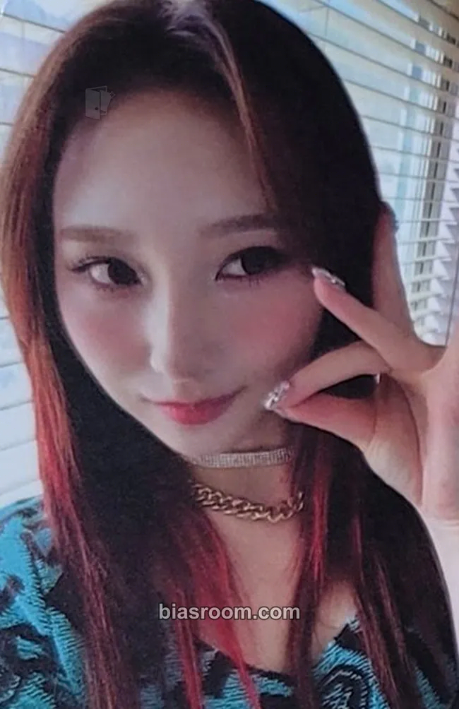 Juri Yellow punch Photocard - Rocket Punch - Rocket Punch K-pop photocard