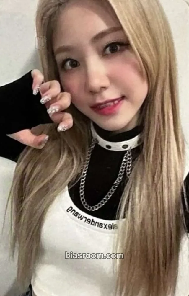 Rocket Punch - Dahyun - Yellow punch Album everline video call (fancall) round 2