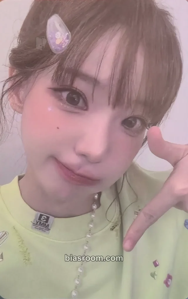 QWER - Magenta - 1, 2 QWER VOD SET Other concert photocard set