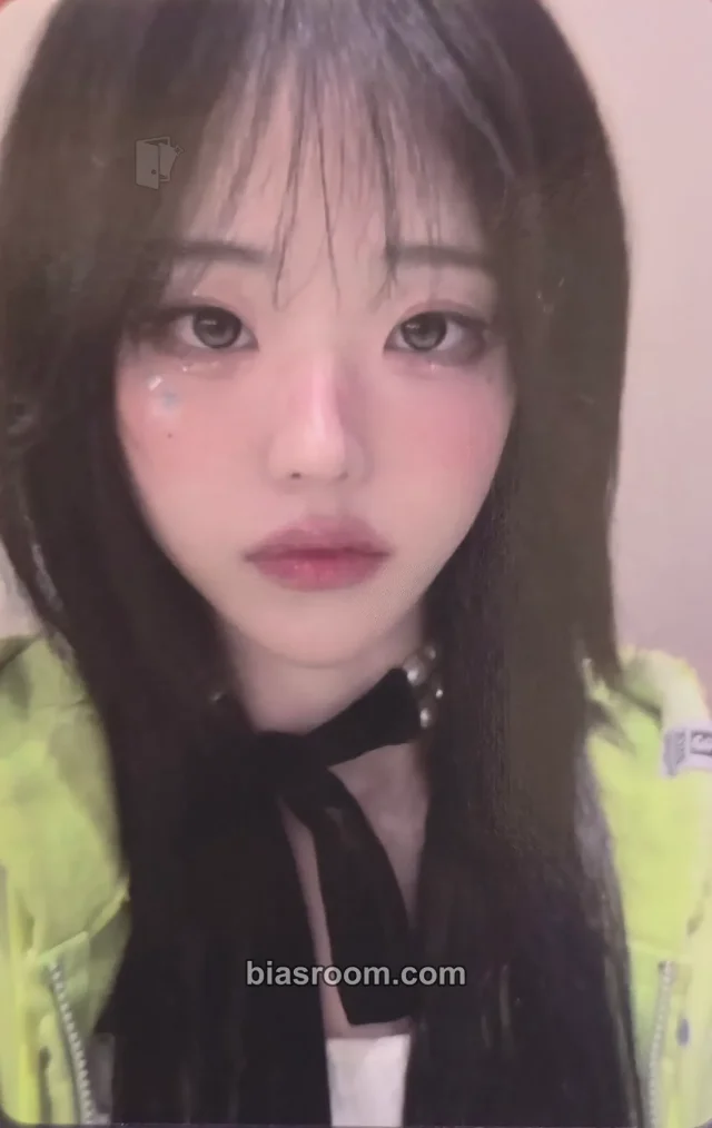 QWER - Hina - 1, 2 QWER VOD SET Other concert photocard set