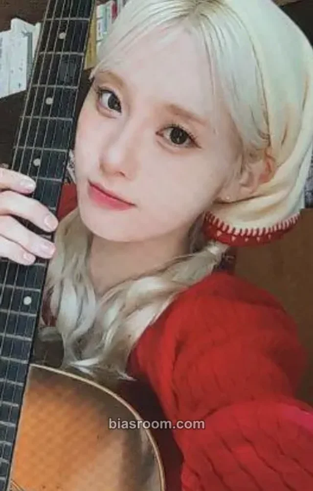 LIGHTSUM - Nayoung - 2025 Season's Greetings: LIGHTSUM Forest Other photocard set selfie