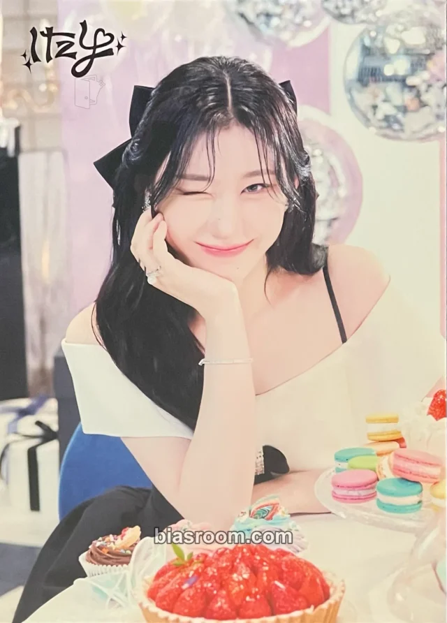 ITZY - Chaeryeong - JYP JAPAN POPUP STORE 2024 Event japan trading card pop-up merch inclusion