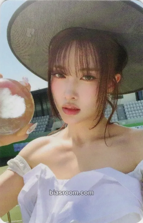 Yoon 2:LOVE Photocard - STAYC - STAYC K-pop photocard